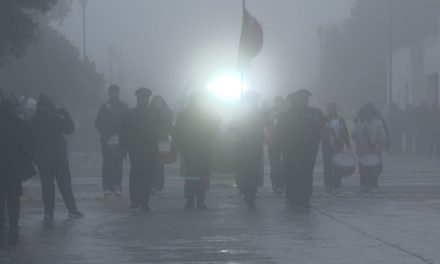 Pese al clima, hubo desfile revolucionario en Arteaga