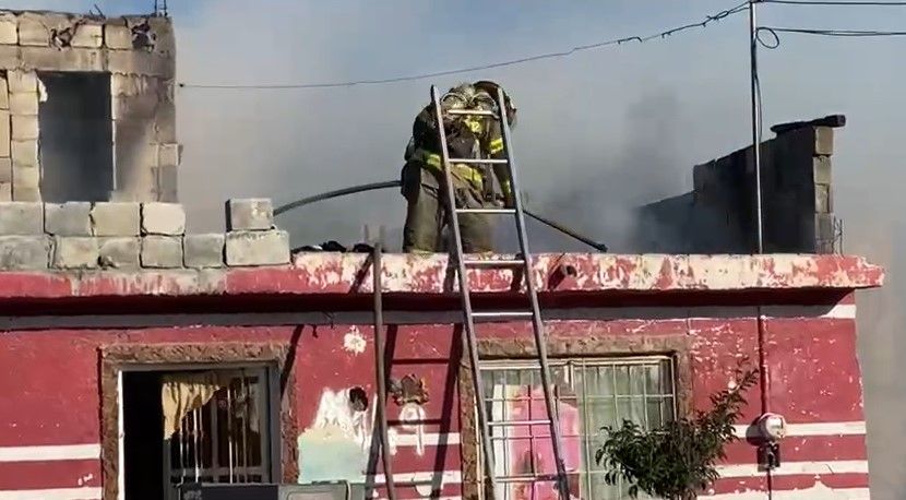 Veladora provoca incendio en una vivienda de Saltillo