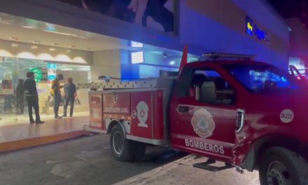 Enfermo mental provoca incendio en tienda departamental de Monclova
