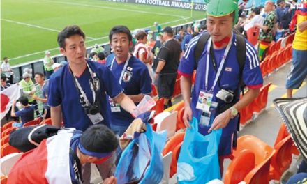 Japoneses limpian estadio tras inauguración en Qatar; aplauden la educación de los nipones