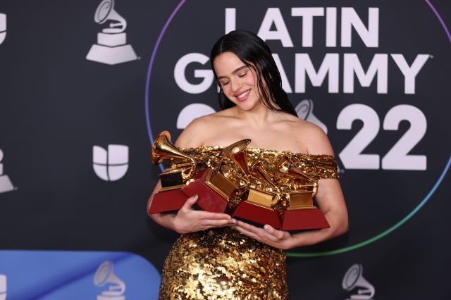 ¡Y ganó ‘Motomami’! Rosalía se corona con el Mejor Álbum en los Grammy Latinos
