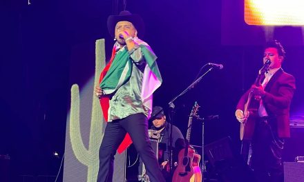 Arrasa Nodal en Miami, Kany García y Romeo Santos fueron sus invitados de lujo