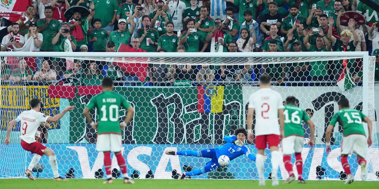 Con Guillermo Ochoa como héroe, México empata sin goles ante Polonia