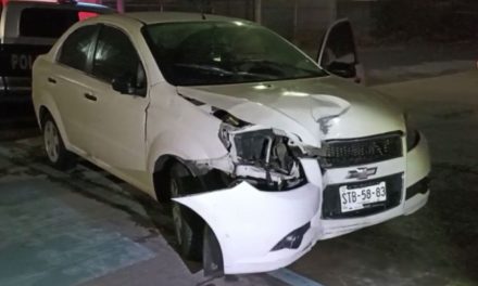 Saltillo: Sujeto derriba poste e intenta huir en bulevar José Musa de León
