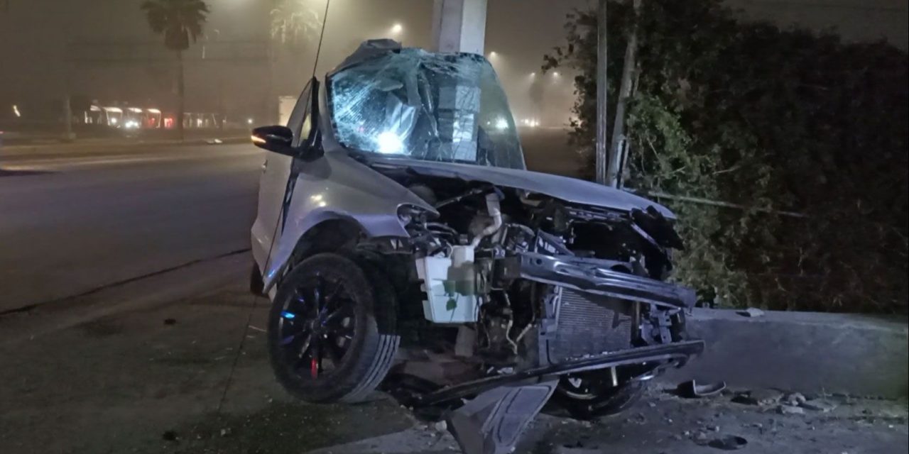 Saltillo: Joven muere prensado contra poste en el bulevar Nazario Ortiz Garza