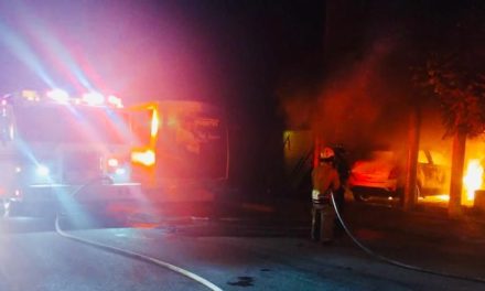 Hombre pierde su camioneta tras incendiarse en Ramos Arizpe; culpa a su expareja del incidente