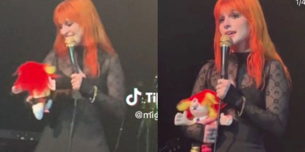 Hayley Williams de Paramore ya tiene su peluche del Dr. Simi