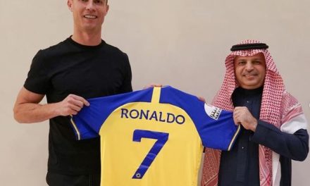 Cristiano Ronaldo firma contrato millonario con Al-Nassr; jugará ahí hasta el 2025