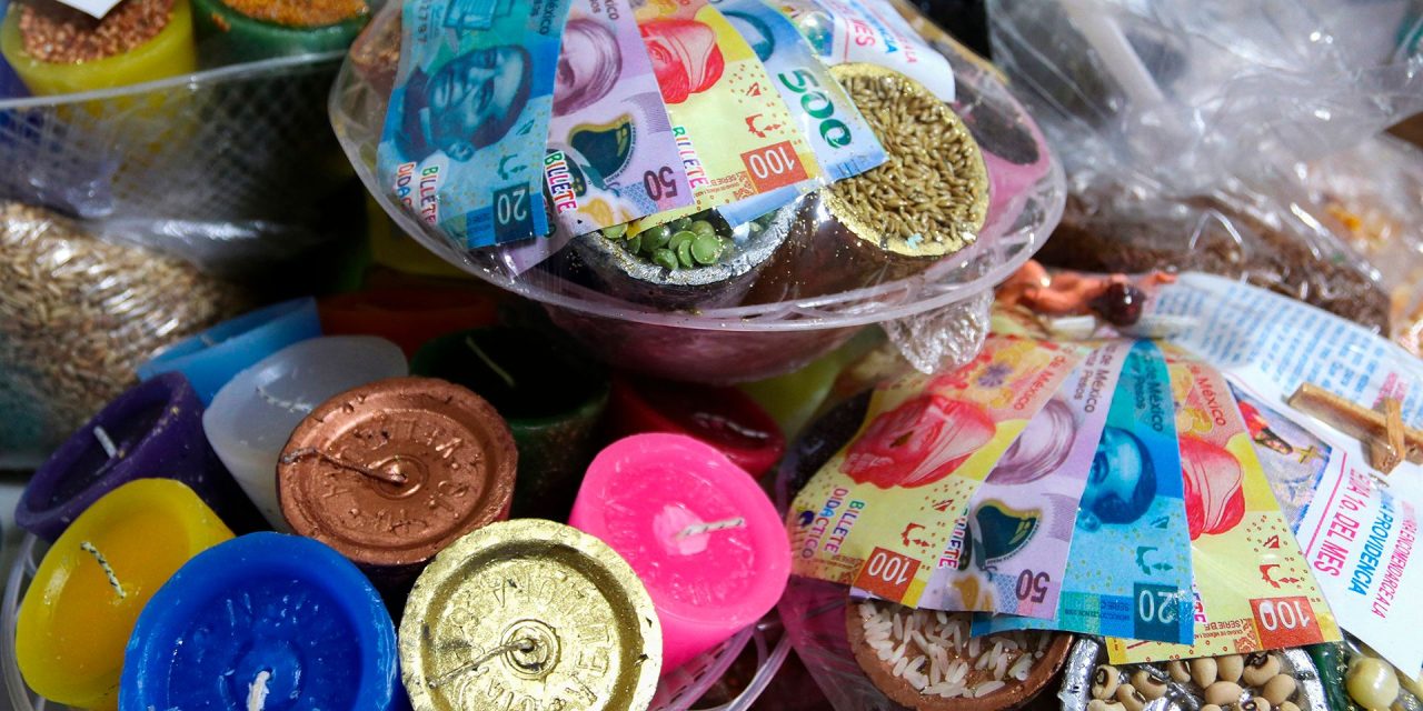 Incrementa venta de amuletos para recibir Año Nuevo en Saltillo