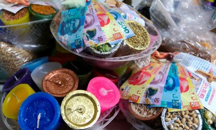 Incrementa venta de amuletos para recibir Año Nuevo en Saltillo
