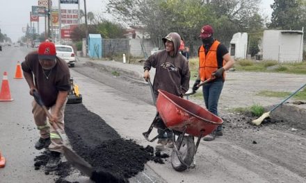Sigue programa de bacheo en bulevar Paseo de Leones