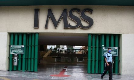 Celebran al médico con más antigüedad en el IMSS Torreón