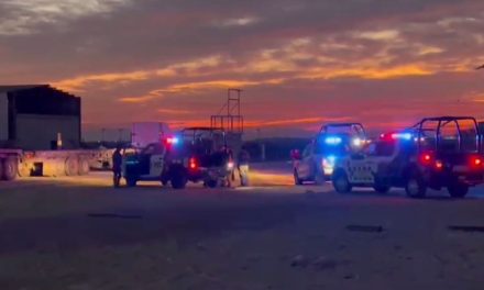 ¡Trágico final! Muere hombre aplastado por dos plataformas de tráiler en Monclova