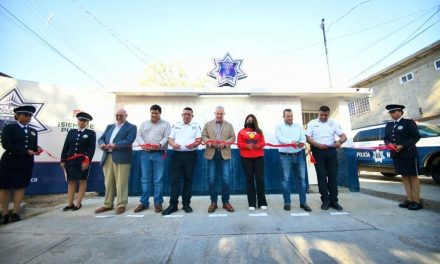 Alcalde inaugura caseta de policía