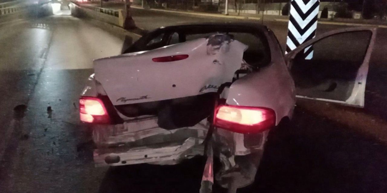Chocan al sur de Saltillo y dejan carro abandonado