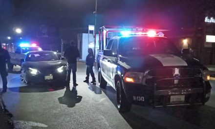 Policía alcanza a conductor ebrio que escapaba tras choque en Saltillo; fue a perseguir al auto que le pegó