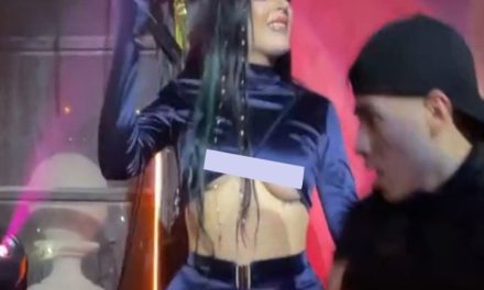 Bellekath enseña de más durante concierto en la CDMX