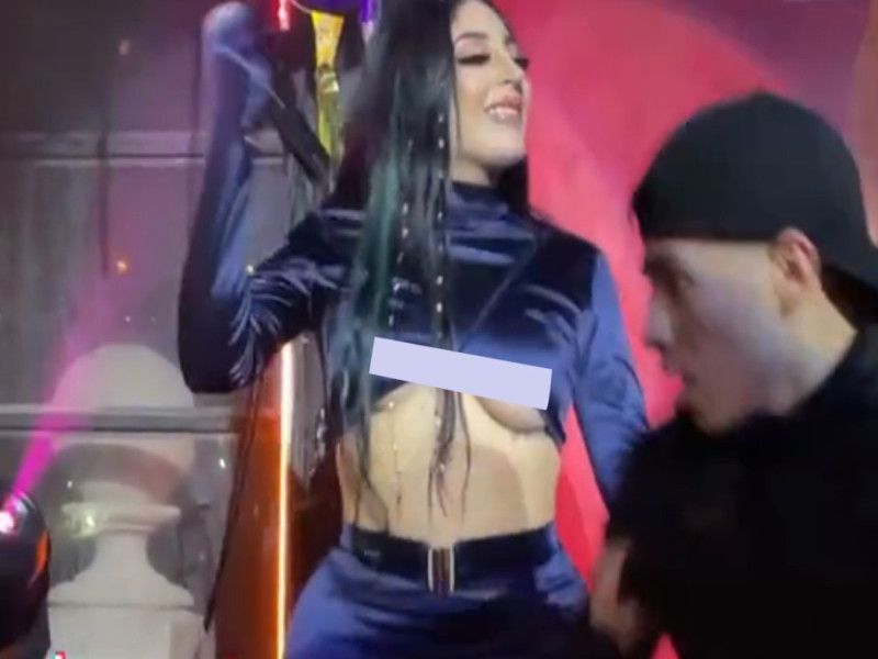 Bellekath enseña de más durante concierto en la CDMX