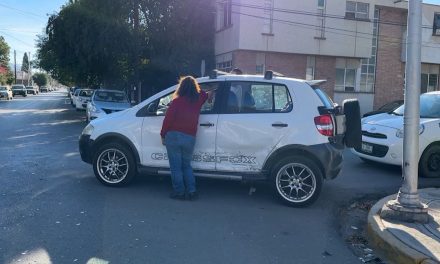 Ignora señal de alto y provoca choque en colonia República de Saltillo