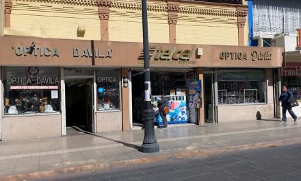 Baja afluencia en Zona Centro de Saltillo; dan respiro a comerciantes