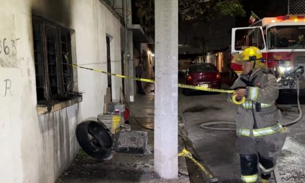Incendio arrasa con domicilio en Saltillo