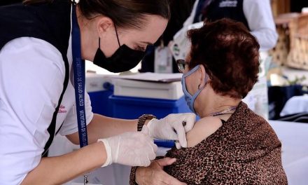 Continúa la vacunación contra la influenza estacional en Coahuila