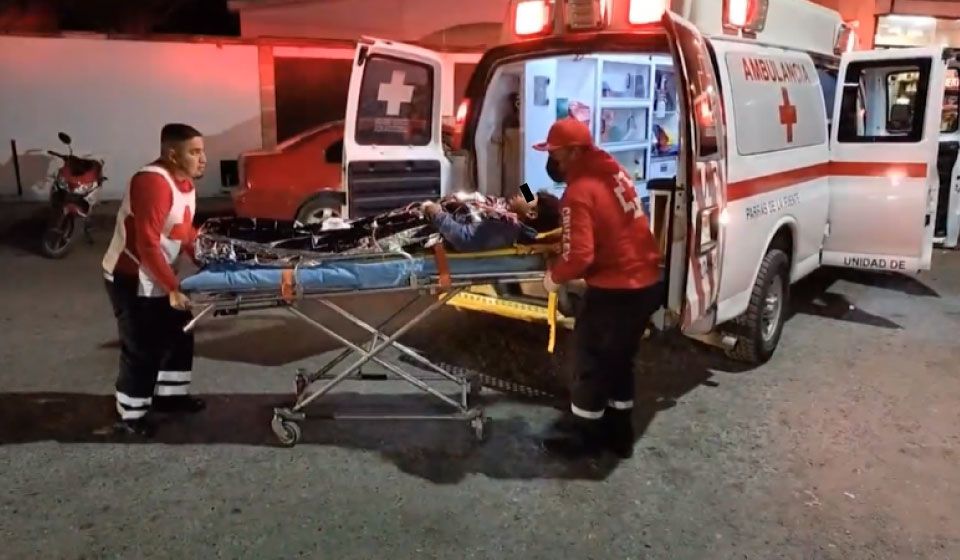 Menor terminó en un hospital en Parras tras caer de motocicleta