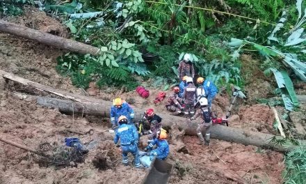 Deslave repentino deja 21 muertos y 15 sepultados en Malasia
