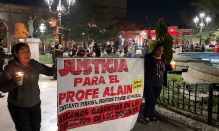 Se manifiestan a favor del Profe Alain en Saltillo