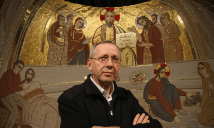 Sacerdote cercano al Papa Francisco es acusado de mantener orgías con dos monjas