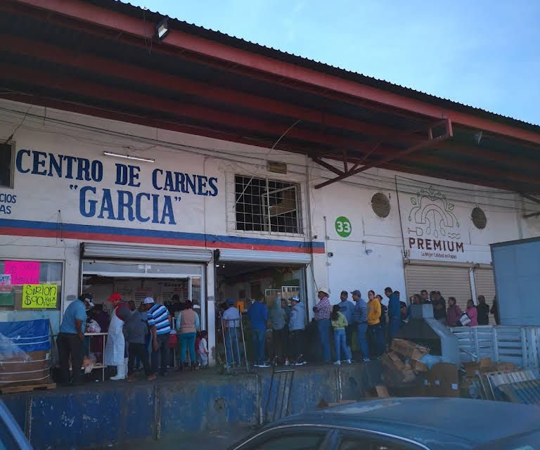 Fuga de aguas negras lleva una semana en el Mercado de Abastos de Saltillo