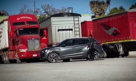 Muere trailero de infarto al interior de su unidad en Saltillo