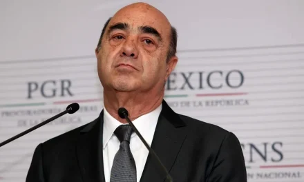 Niega juez prisión domiciliaria a Murillo Karam
