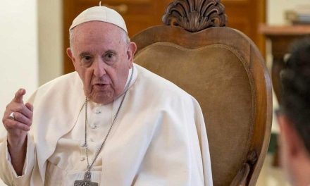 ‘Firmé mi renuncia’; Papa Francisco podría dejar el Vaticano