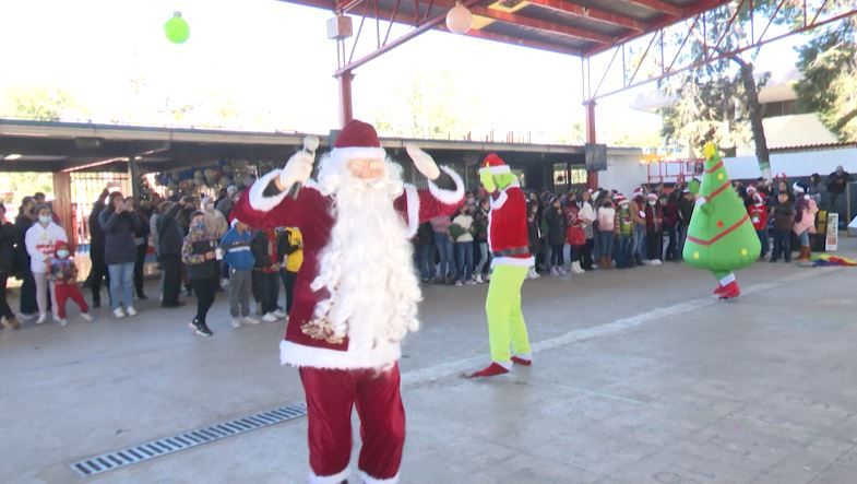 Despiden a niños con posada navideña en la primaria Anexa a la Normal de Saltillo
