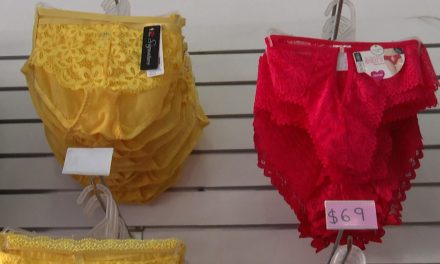 Aumenta la demanda de ropa interior roja y amarilla en Saltillo