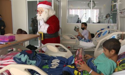 RCG lleva a Santa Claus al Hospital Materno Infantil de Saltillo; pequeños disfrutan de convivencia