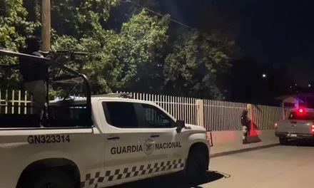 Mujer fue asesinada a balazos frente a niños que jugaban futbol en Tijuana