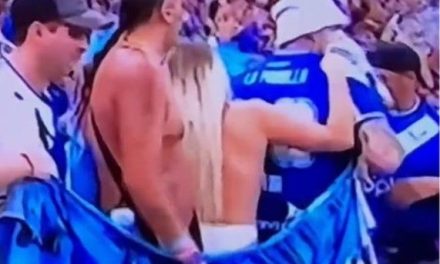 Video: Mujer festeja en topless por el triunfo de Argentina y terminó detenida