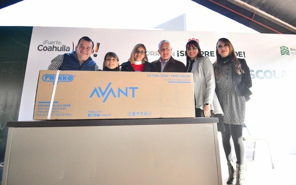 Entregan apoyos a escuelas municipales en la ciudad de Torreón