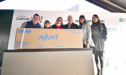 Entregan apoyos a escuelas municipales en la ciudad de Torreón