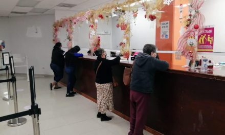 Contribuyentes acuden a pagar predial de forma oportuna en Acuña