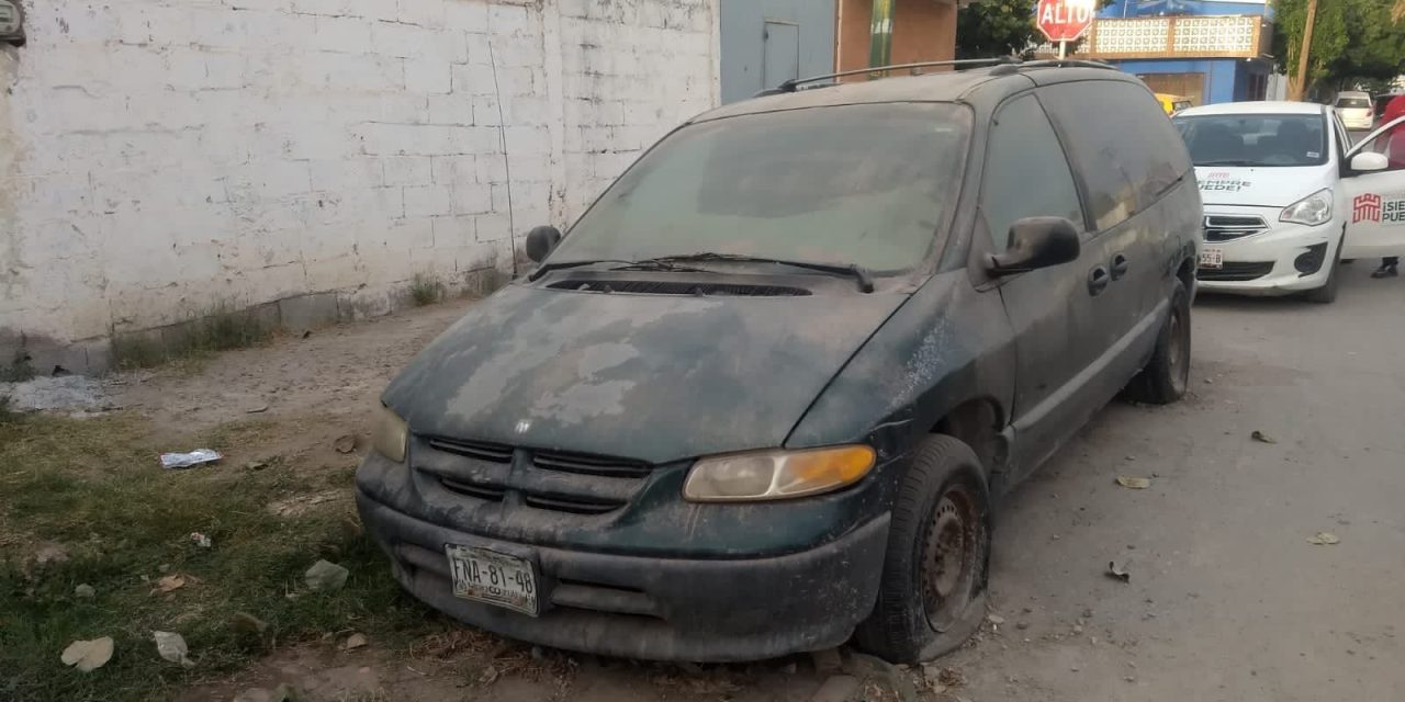 Van por calles libres de escombros en Torreón
