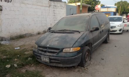 Van por calles libres de escombros en Torreón