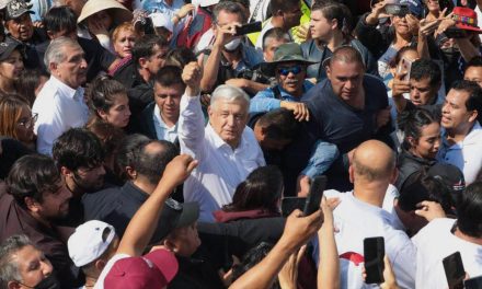 AMLO presume que sigue siendo el segundo presidente más popular del mundo