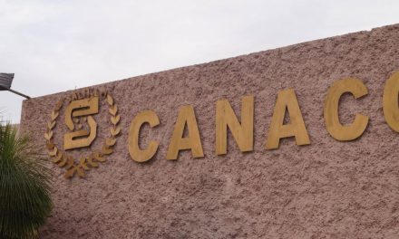 Congreso entrega reconocimiento a la CANACO Saltillo