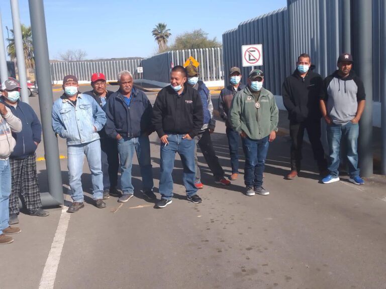 Se manifiestan extrabajadores de mina
