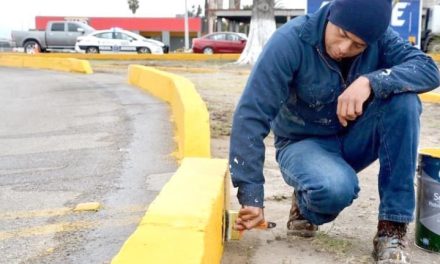 Cuadrillas mejoran la imagen urbana en Sabinas