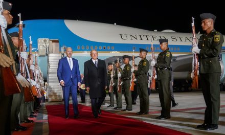 Biden llega a México; es recibido por AMLO