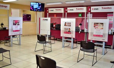 Acerca INE credencialización a colonias de Saltillo